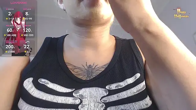 Snapshot of april_bunnyy chatting on 10.29.25 april bunnyy online show from 10.29.25