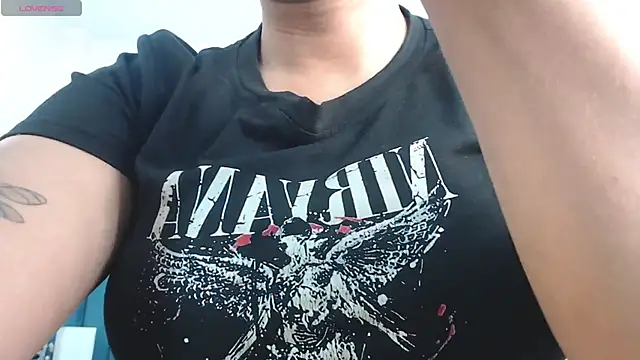 Snapshot of april_bunnyy chatting on 11.25.25 april bunnyy online show from 11.25.25