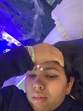 Larabrooks online show from 10.27.25