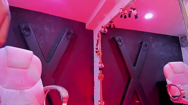 Snapshot of Melany_Luv chatting on 12.19.24 Melany Luv online show from 12.19.24