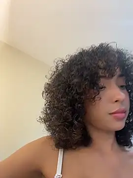 Snapshot of OSHUN_ chatting on 03.22.26 OSHUN online show from 03.22.26