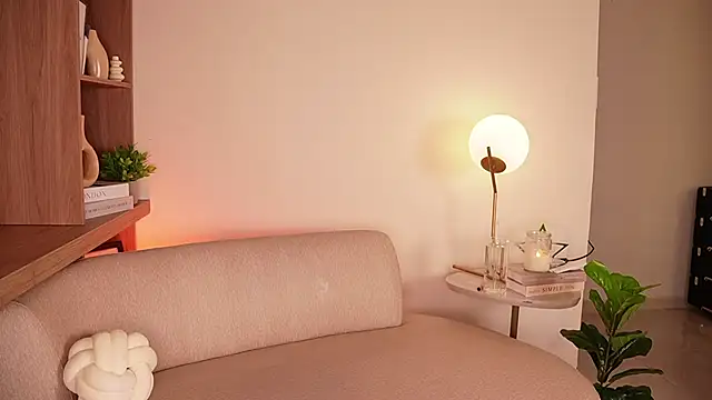 Snapshot of OSHUN_ chatting on 04.01.26 OSHUN online show from 04.01.26