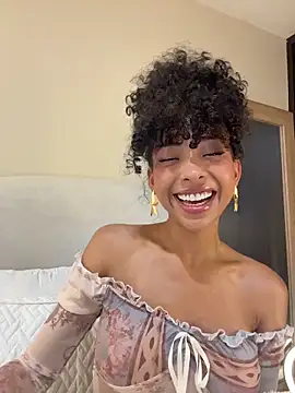 Snapshot of OSHUN_ chatting on 04.04.26 OSHUN online show from 04.04.26
