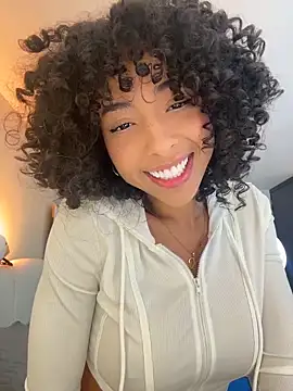 Snapshot of OSHUN_ chatting on 04.19.26 OSHUN online show from 04.19.26