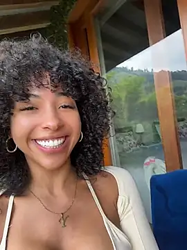 Snapshot of OSHUN_ chatting on 04.25.26 OSHUN online show from 04.25.26