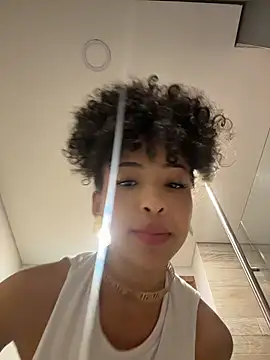 Snapshot of OSHUN_ chatting on 04.29.26 OSHUN online show from 04.29.26
