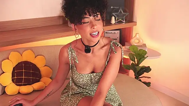 Snapshot of OSHUN_ chatting on 05.21.26 OSHUN online show from 05.21.26