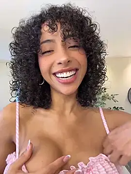 Snapshot of OSHUN_ chatting on 05.24.26 OSHUN online show from 05.24.26