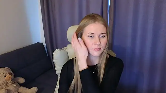 Snapshot of IsabelAllen chatting on 12.03.24 IsabelAllen online show from 12.03.24