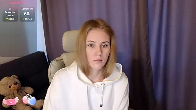 Snapshot of IsabelAllen chatting on 12.04.24 IsabelAllen online show from 12.04.24