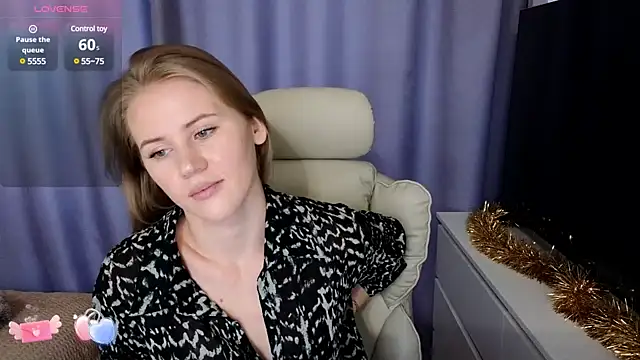 Snapshot of IsabelAllen chatting on 12.20.24 IsabelAllen online show from 12.20.24