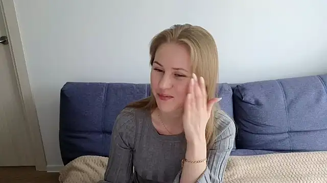 Snapshot of IsabelAllen chatting on 03.12.25 IsabelAllen online show from 03.12.25