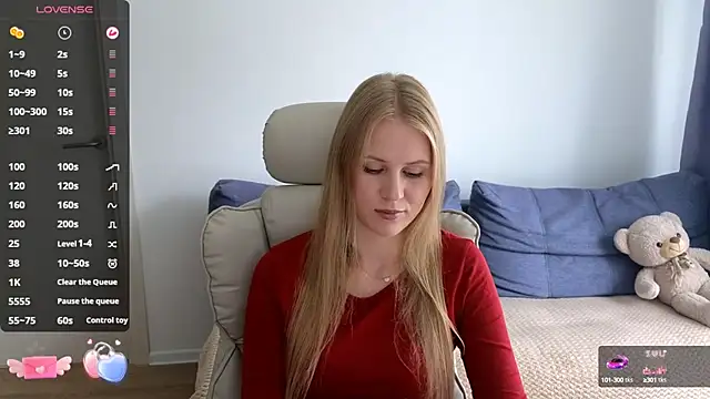 Snapshot of IsabelAllen chatting on 09.17.25 IsabelAllen online show from 09.17.25