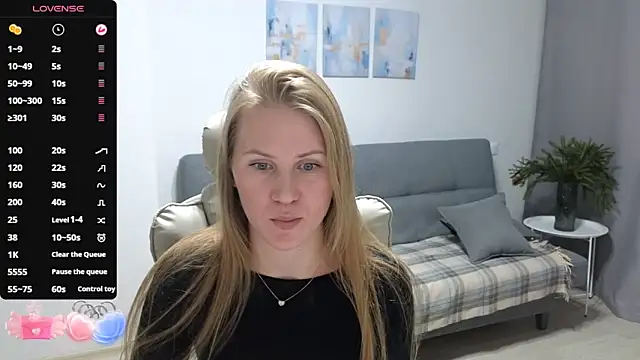 Snapshot of IsabelAllen chatting on 12.23.25 IsabelAllen online show from 12.23.25