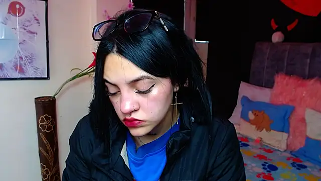 Violettasquirt online show from 11.22.25