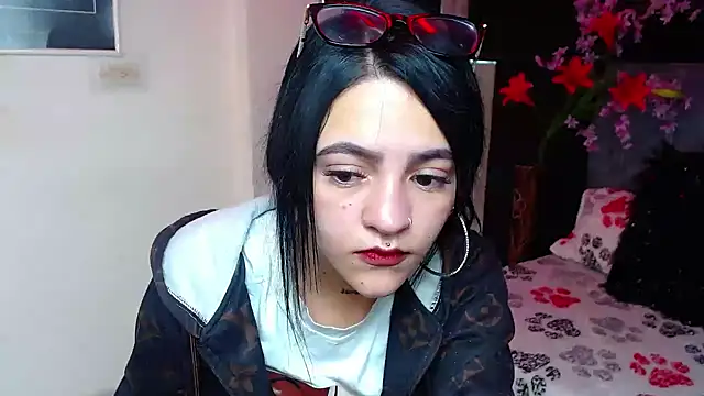 Violettasquirt online show from 12.17.25