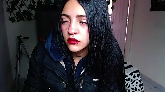 Snapshot of Violettasquirt chatting on 06.23.26 Violettasquirt online show from 06.23.26