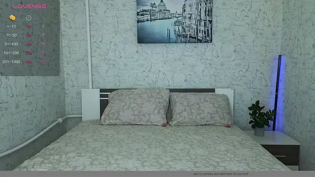 Snapshot of KisssAmmeli chatting on 12.17.24 KisssAmmeli online show from 12.17.24