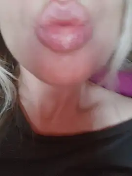 Snapshot of Linda_999 chatting on 01.11.25 Linda 999 online show from 01.11.25