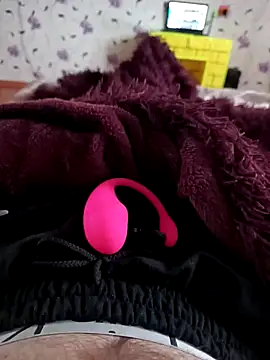 Snapshot of red_red00 chatting on 12.14.24 red red00 online show from 12.14.24