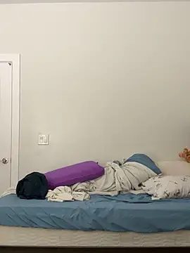 Snapshot of yfui221 chatting on 04.15.26 yfui221 online show from 04.15.26