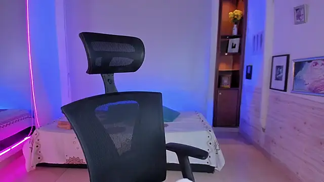 Snapshot of Susann_Ross chatting on 01.27.25 Susann Ross online show from 01.27.25