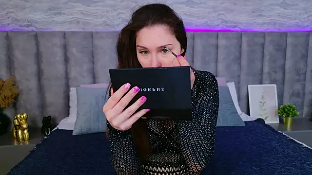 Snapshot of RoxiLester chatting on 03.16.25 RoxiLester online show from 03.16.25