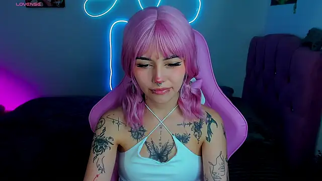 Snapshot of adri_tom44 chatting on 12.05.24 adri tom44 online show from 12.05.24