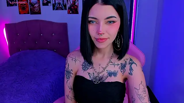 Snapshot of adri_tom44 chatting on 03.05.25 adri tom44 online show from 03.05.25