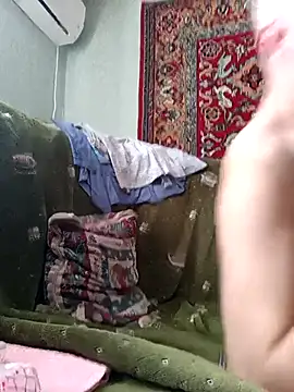 Pineapple04 online show from 09.09.25