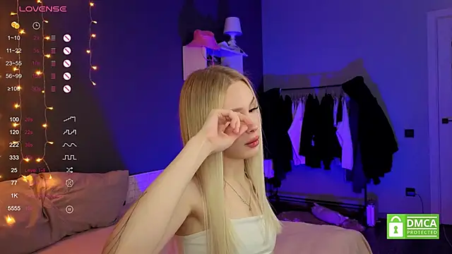 Snapshot of aneta_alisha chatting on 10.19.25 aneta alisha online show from 10.19.25