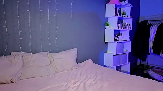 Snapshot of aneta_alisha chatting on 10.28.25 aneta alisha online show from 10.28.25