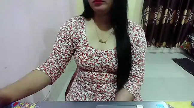 Snapshot of LovelyRose69 chatting on 01.01.25 LovelyRose69 online show from 01.01.25