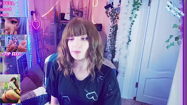 Snapshot of Toxic_Ellies chatting on 12.20.24 Toxic Ellies online show from 12.20.24