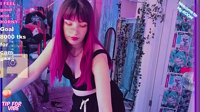 Snapshot of Toxic_Ellies chatting on 02.07.25 Toxic Ellies online show from 02.07.25