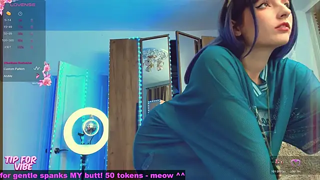 Snapshot of Toxic_Ellies chatting on 11.22.25 Toxic Ellies online show from 11.22.25