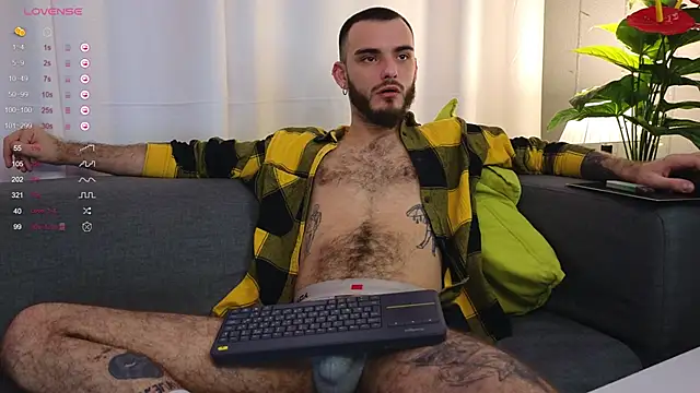 Snapshot of xteddy_bear chatting on 02.03.25 xteddy bear online show from 02.03.25