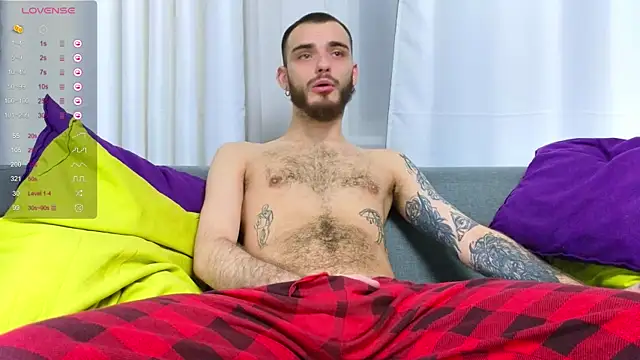 Snapshot of xteddy_bear chatting on 02.08.25 xteddy bear online show from 02.08.25