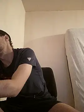 Snapshot of kx93 chatting on 11.15.25 kx93 online show from 11.15.25