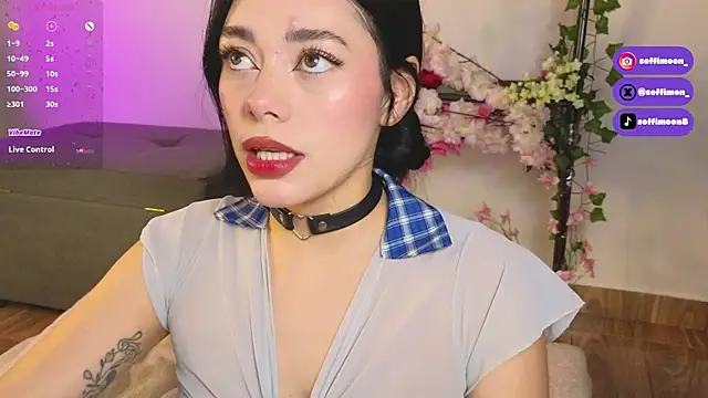 Snapshot of Soffimoon_ chatting on 10.11.25 Soffimoon online show from 10.11.25