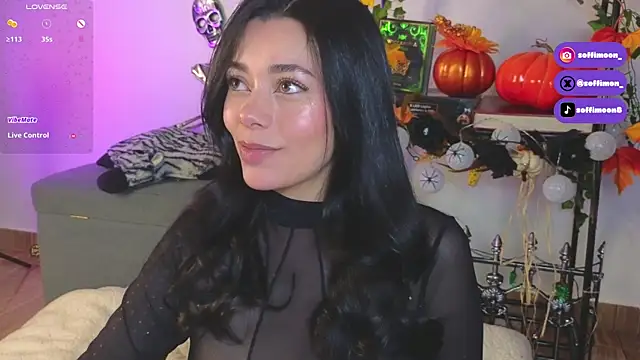 Snapshot of Soffimoon_ chatting on 11.12.25 Soffimoon online show from 11.12.25