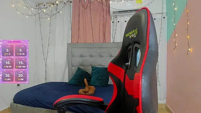 Snapshot of valentina_0_ chatting on 02.04.25 valentina 0 online show from 02.04.25