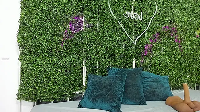 Snapshot of valentina_0_ chatting on 11.24.25 valentina 0 online show from 11.24.25