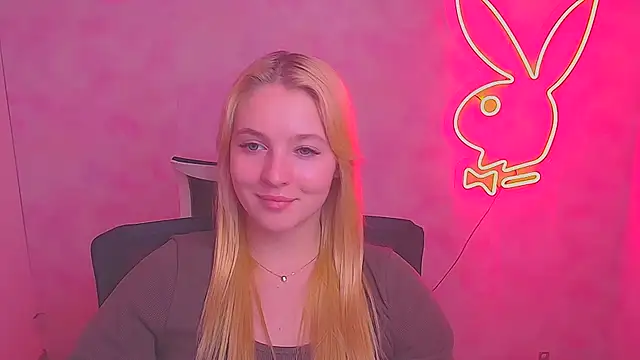 Snapshot of Milka_kiss_ chatting on 02.08.25 Milka kiss online show from 02.08.25