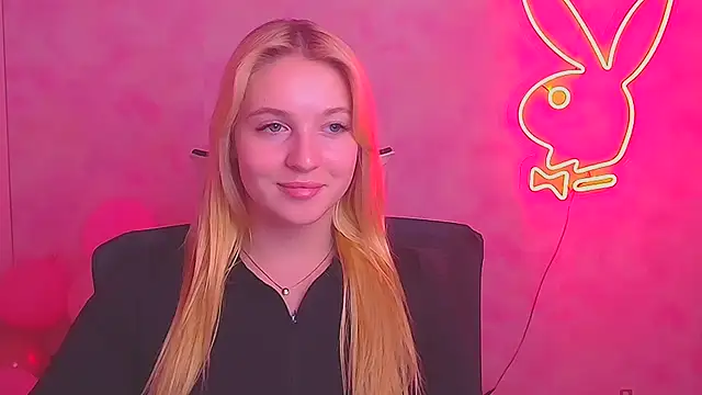 Snapshot of Milka_kiss_ chatting on 02.20.25 Milka kiss online show from 02.20.25