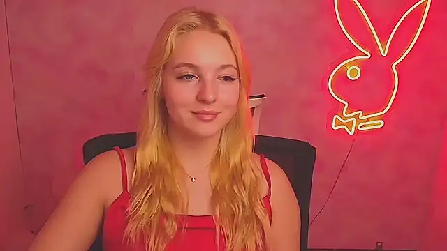 Snapshot of Milka_kiss_ chatting on 03.14.25 Milka kiss online show from 03.14.25