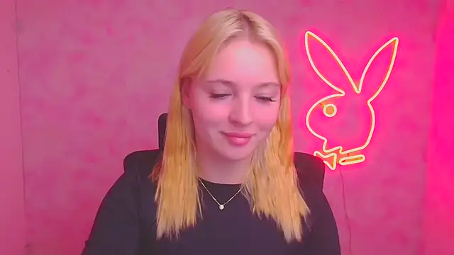 Snapshot of Milka_kiss_ chatting on 10.10.25 Milka kiss online show from 10.10.25