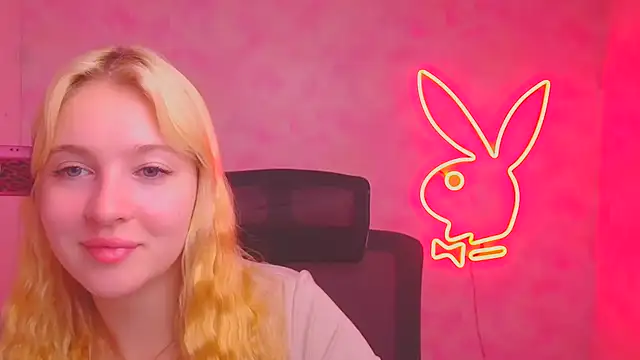 Snapshot of Milka_kiss_ chatting on 10.23.25 Milka kiss online show from 10.23.25