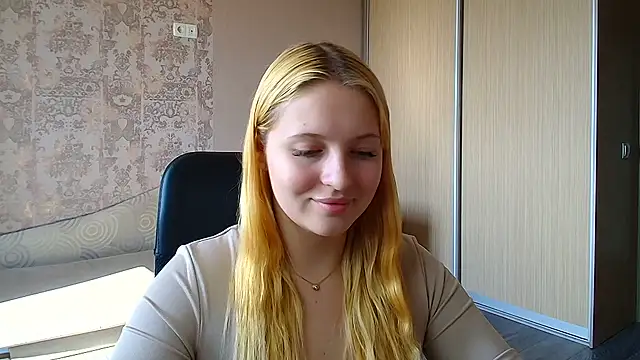 Snapshot of Milka_kiss_ chatting on 07.10.26 Milka kiss online show from 07.10.26