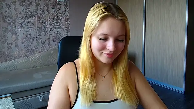 Snapshot of Milka_kiss_ chatting on 07.15.26 Milka kiss online show from 07.15.26